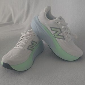 New Balance Women's White and Mint Sneakers